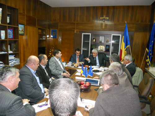 ape de mina intalnire